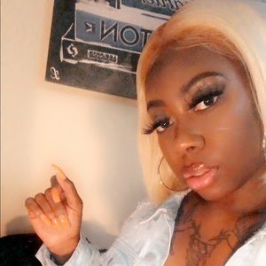 Meet your Posher, Ebone